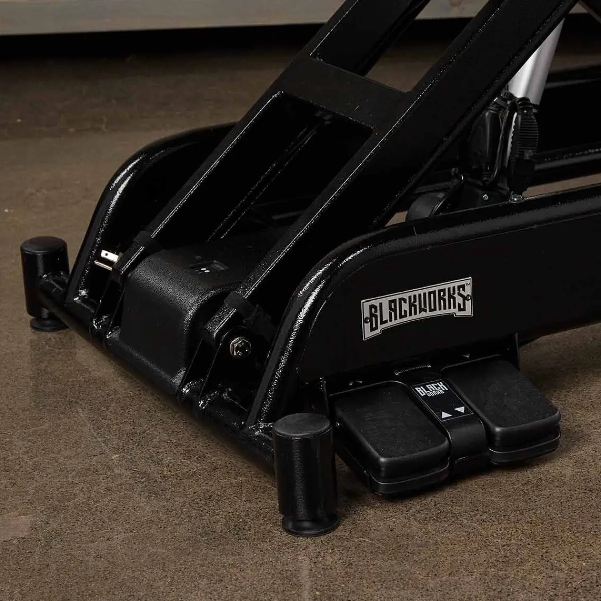 Ryan's Pet Supplies Blackworks Stealth Grooming Table - Adjustable Height